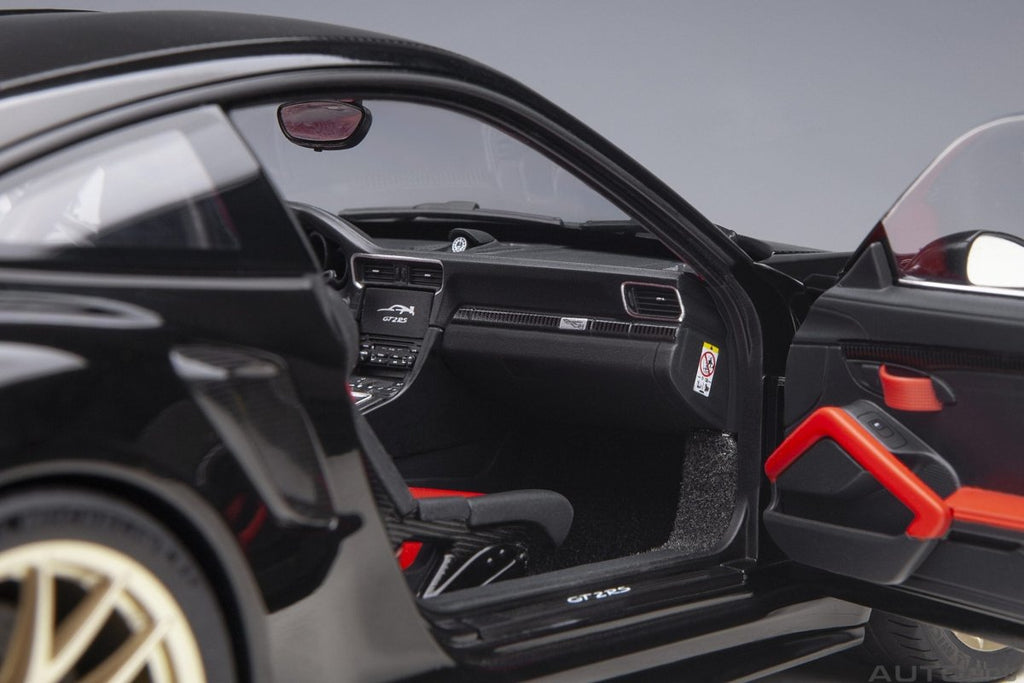 AUTOART - 1/18 - Porsche 911 (991.2) GT2 RS, Weissach Package, Black - Garage 73