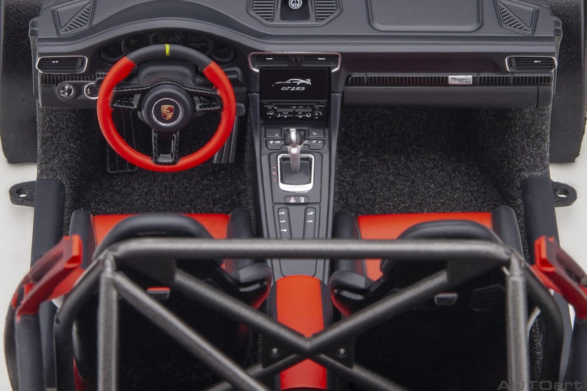 AUTOART - 1/18 - Porsche 911 (991.2) GT2 RS, Weissach Package, Black - Garage 73
