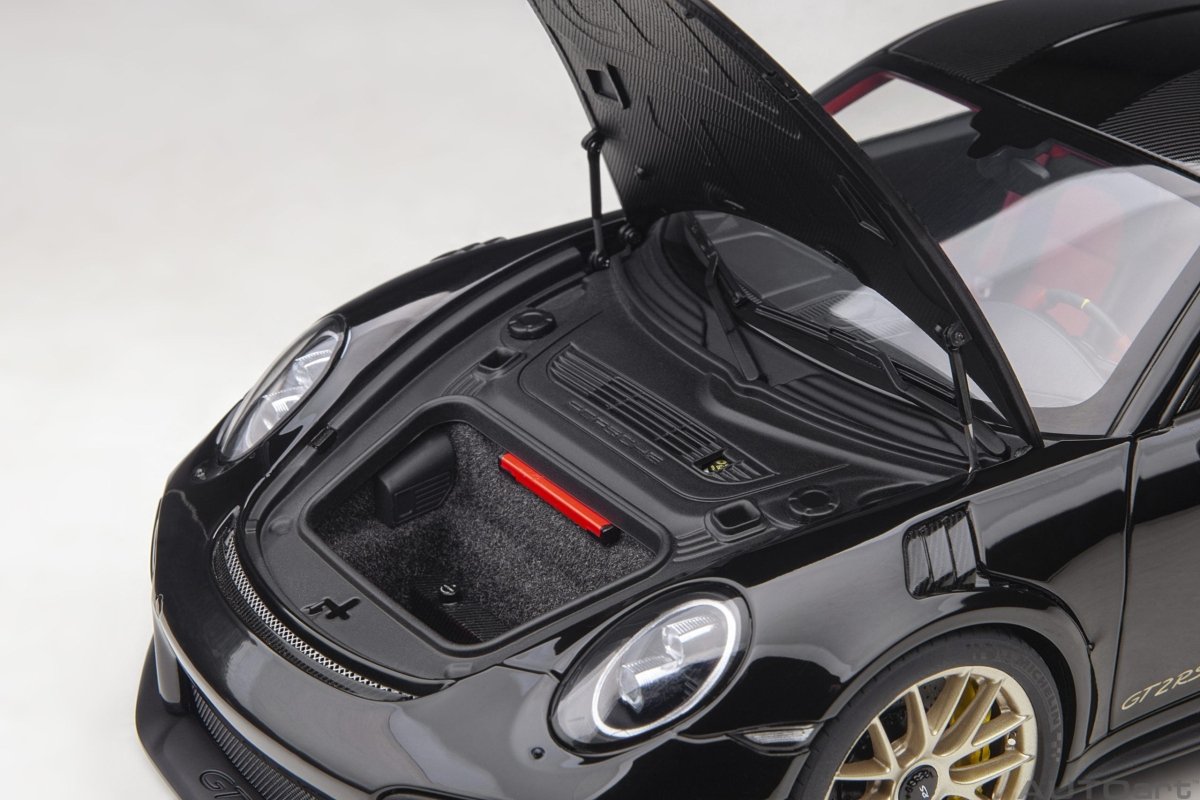 AUTOART - 1/18 - Porsche 911 (991.2) GT2 RS, Weissach Package, Black - Garage 73