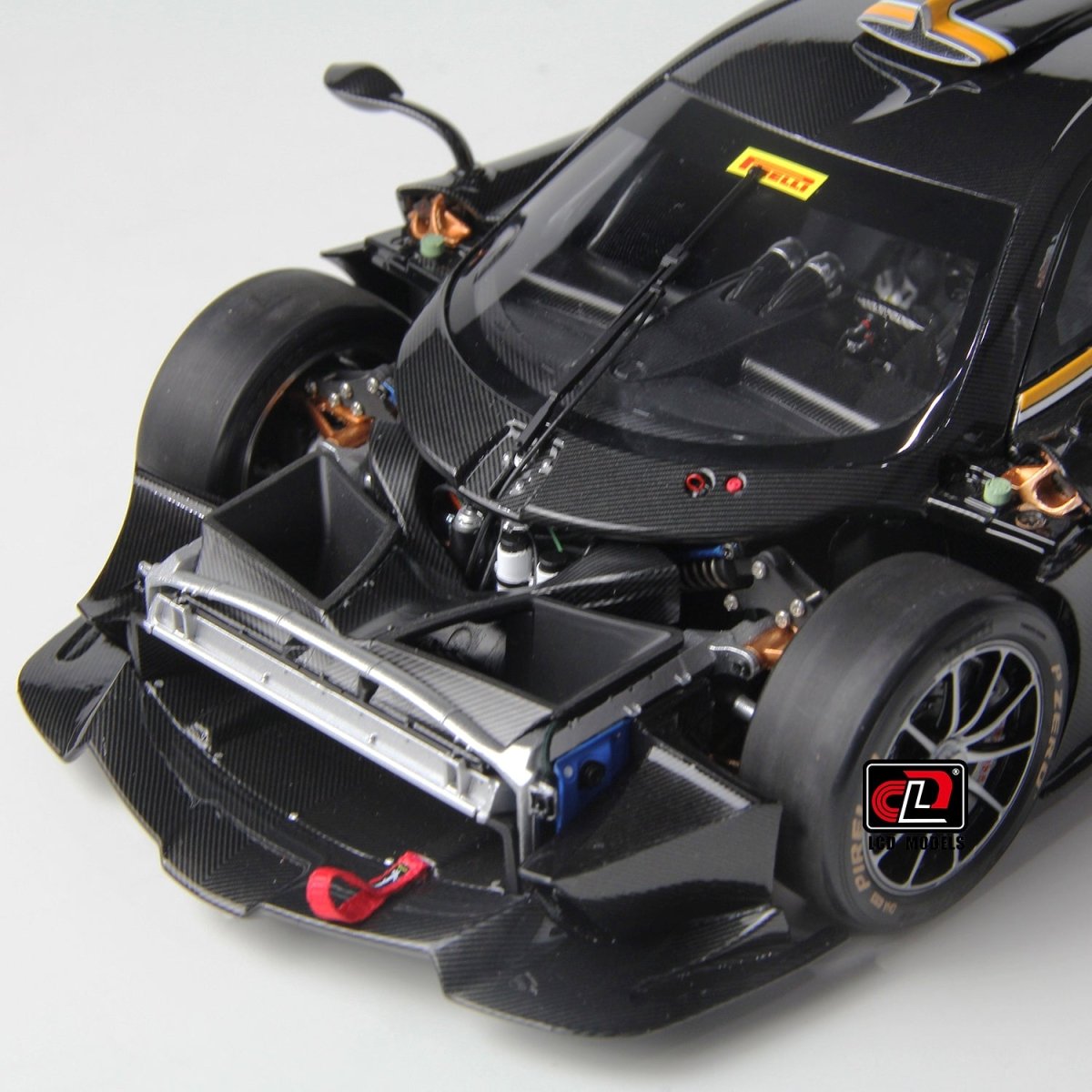 LCD 1/18 Pagani Huayra R - Black Carbon - Garage 73