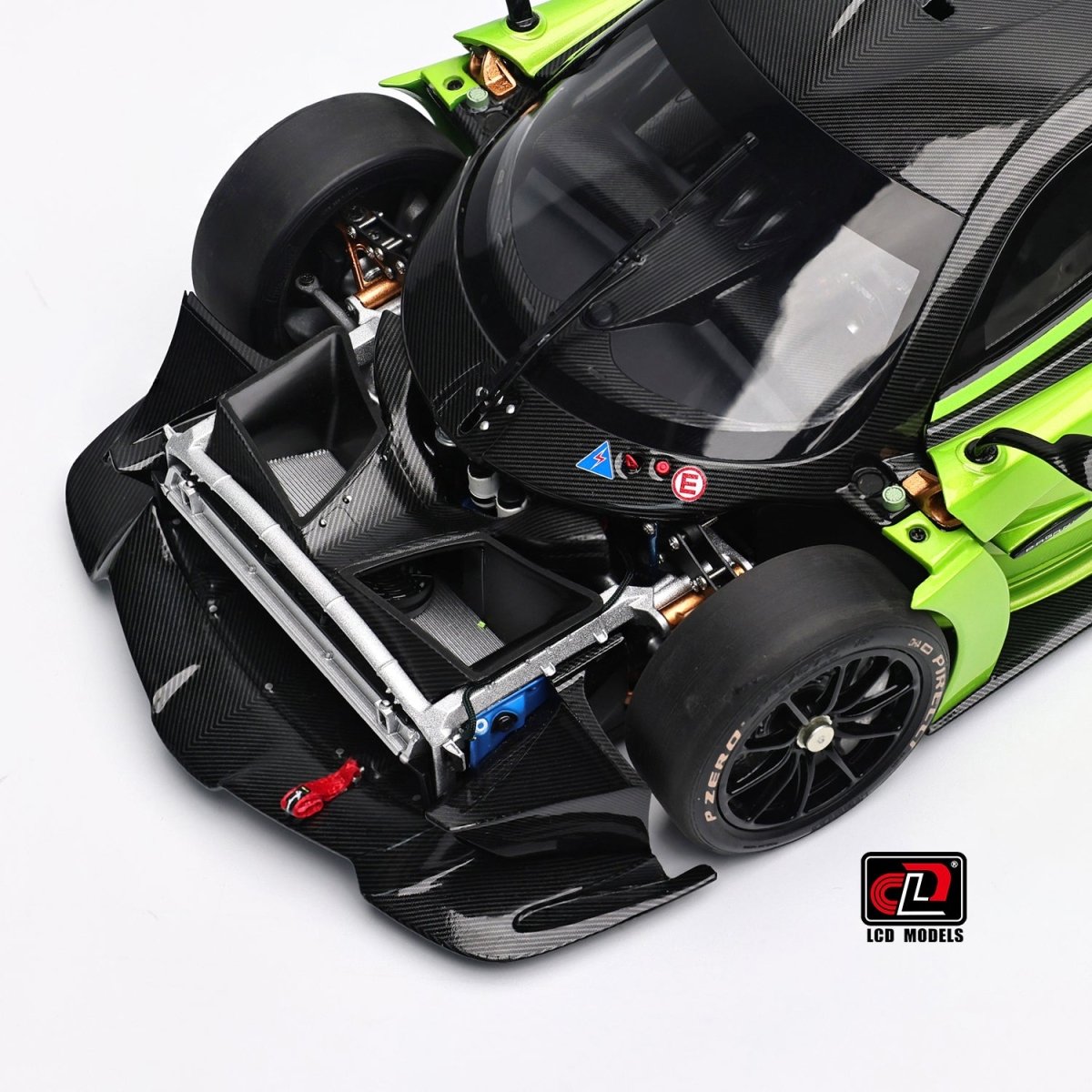 LCD 1/18 Pagani Huayra R - Green - Garage 73