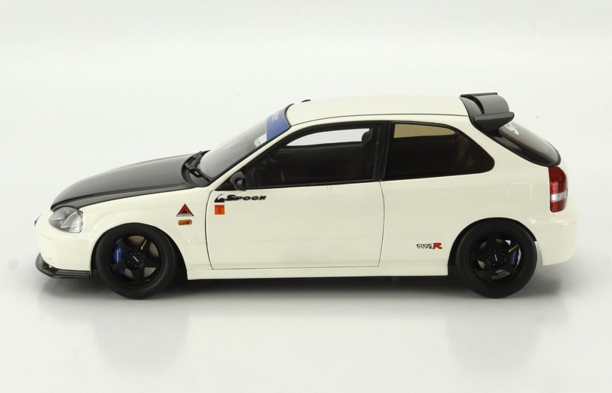 Motorhelix 1/18 CIVIC EK9 TYPE R SPOON WITH ENGINE AND ACC