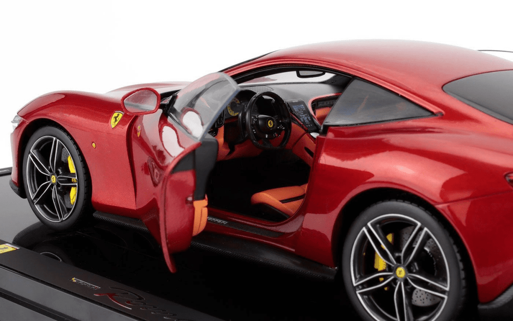 POLISTIL 1/18 FERRARI - ROMA 2019 - MAGMA RED WITH SHOWCASE - Garage 73