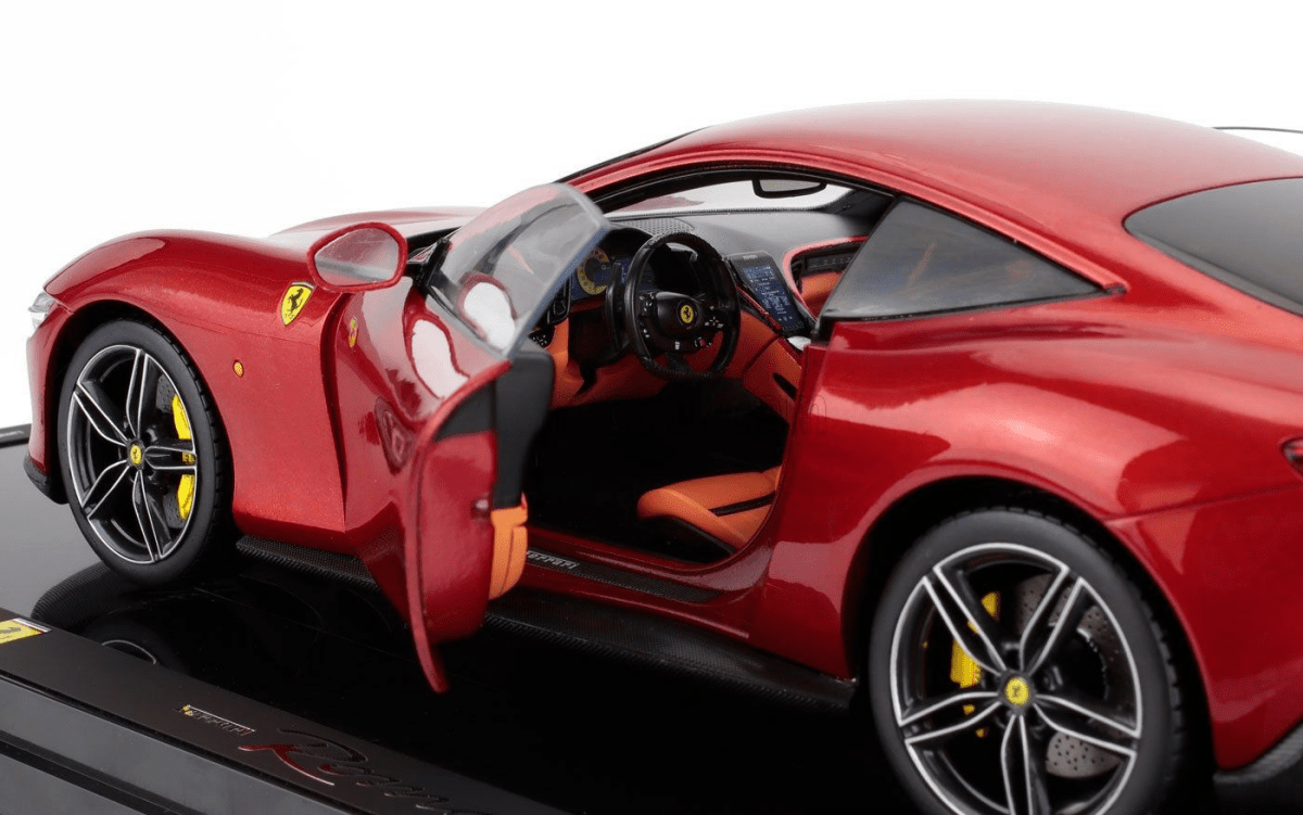 POLISTIL 1/18 FERRARI - ROMA 2019 - MAGMA RED WITH SHOWCASE - Garage 73